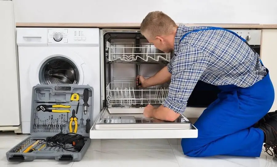 Mamak İmmergas servisi teknisyen ekibi beyaz eşya tamiri yaparken